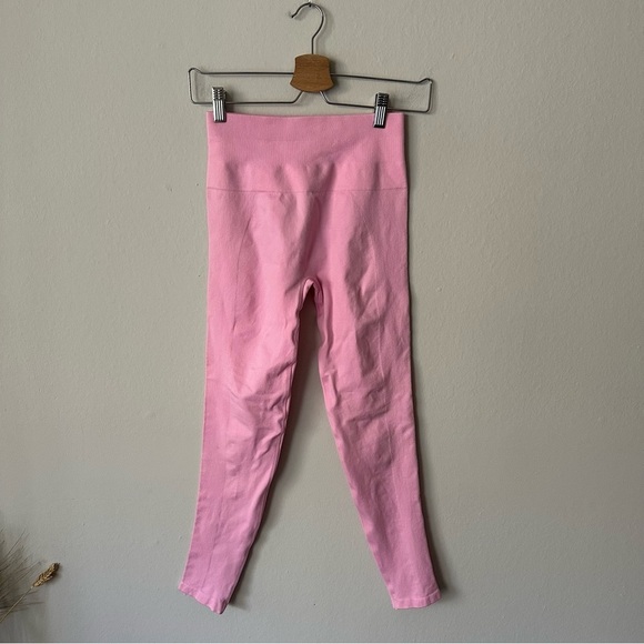 Spiritual Gangster Icon Seamless High Waist Legging
pink M/L - Picture 2 of 9